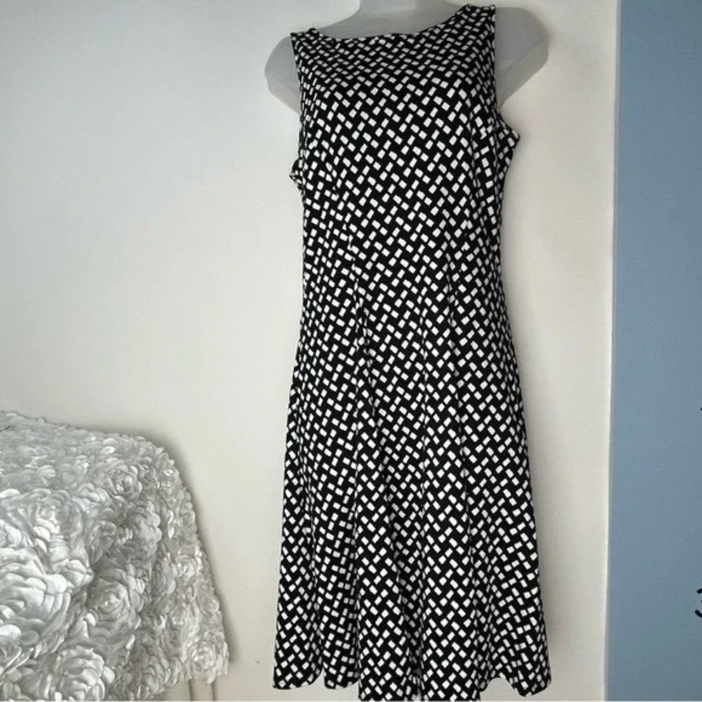 New York & Company Black/White Square Shapes Swing Dress Small‎